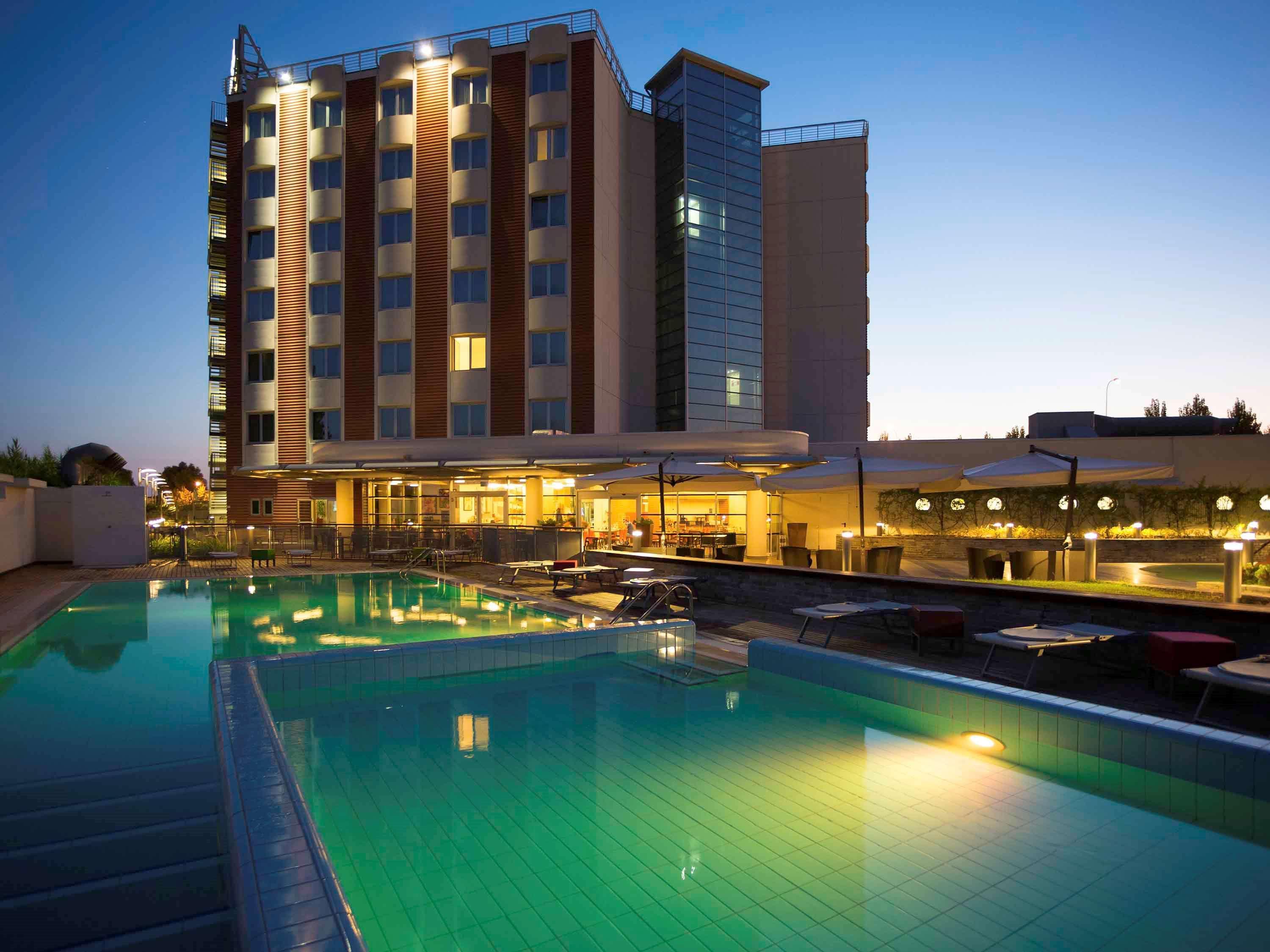 Novotel Salerno Est Arechi Bagian luar foto