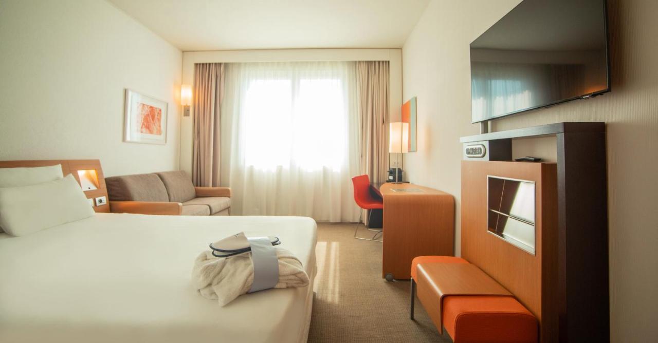 Novotel Salerno Est Arechi Bagian luar foto
