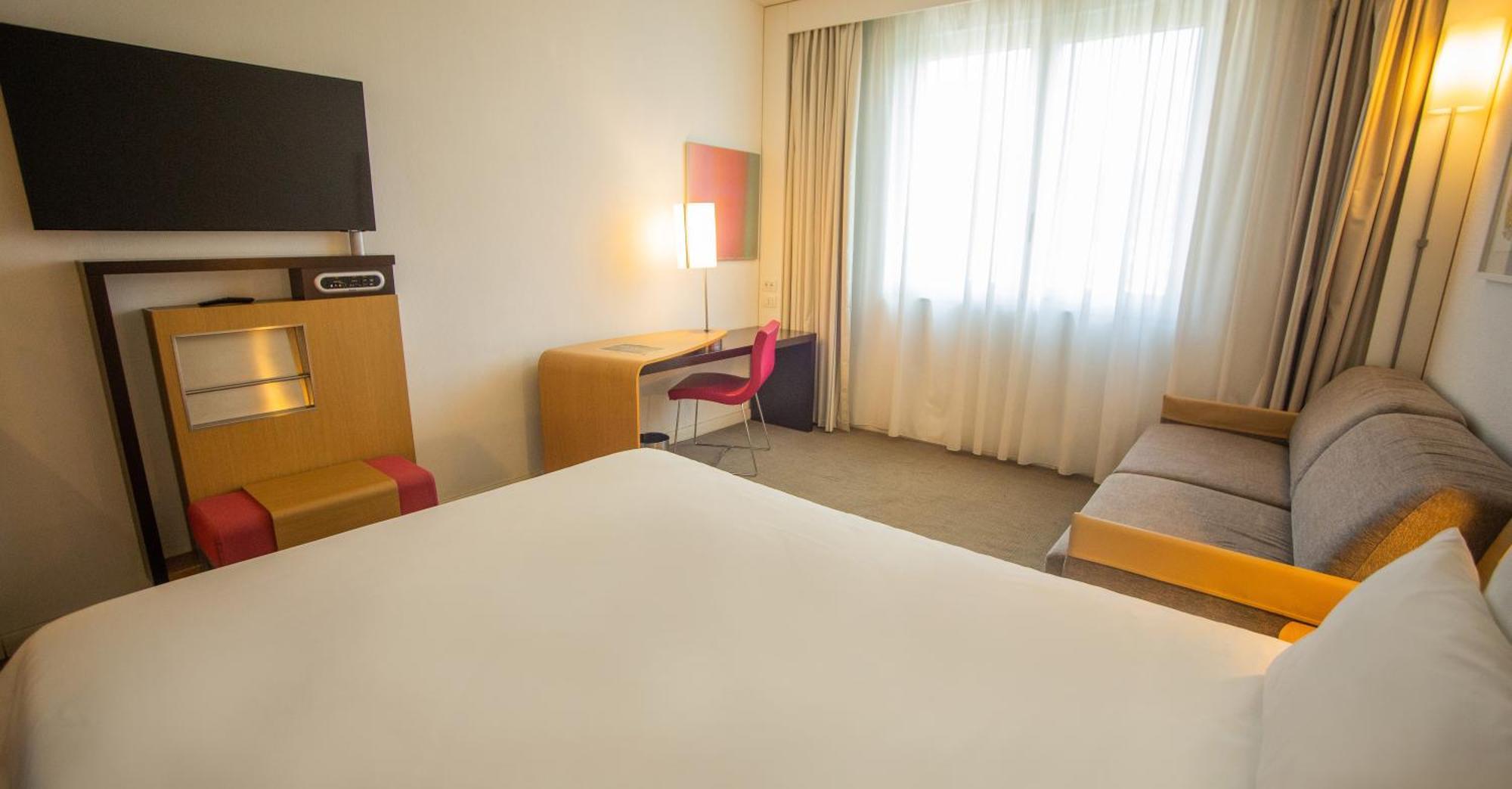 Novotel Salerno Est Arechi Bagian luar foto