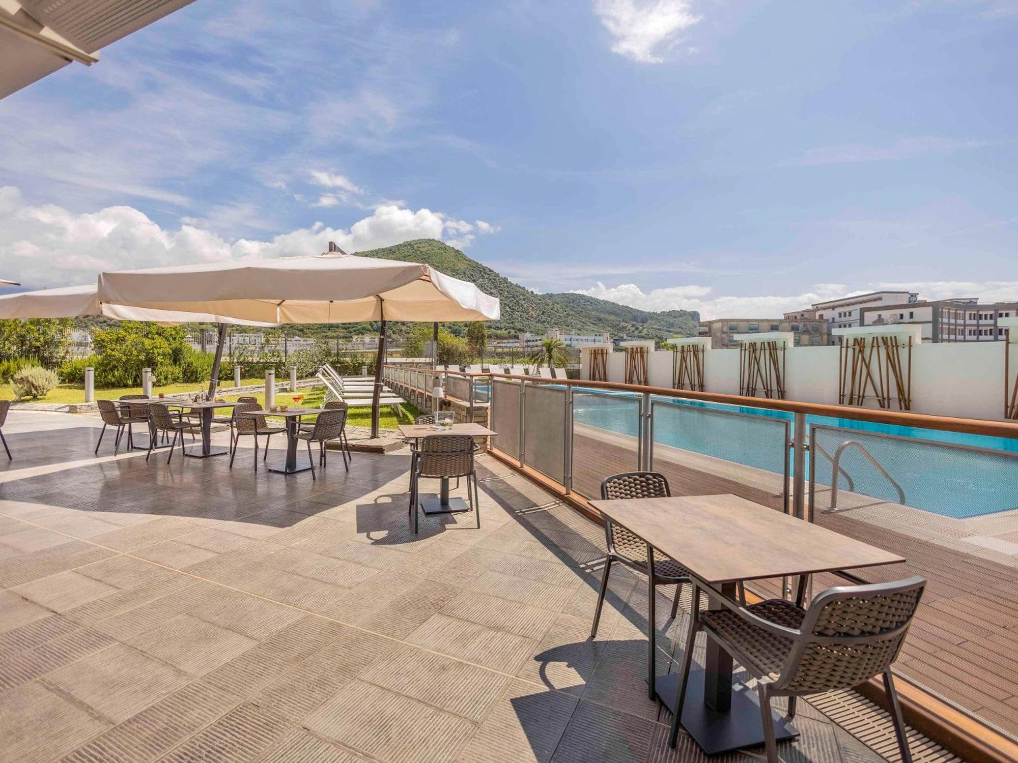 Novotel Salerno Est Arechi Bagian luar foto