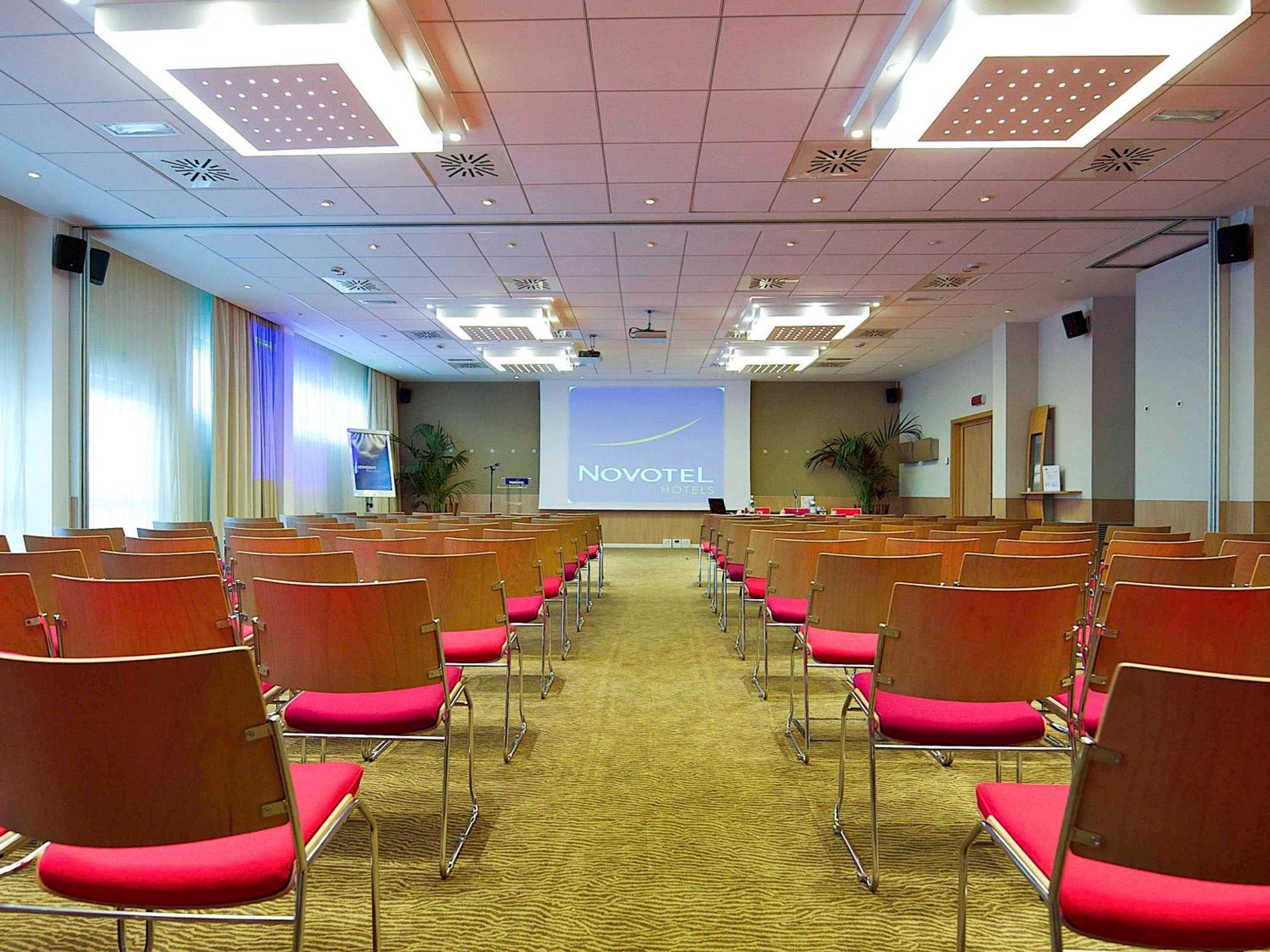 Novotel Salerno Est Arechi Bagian luar foto