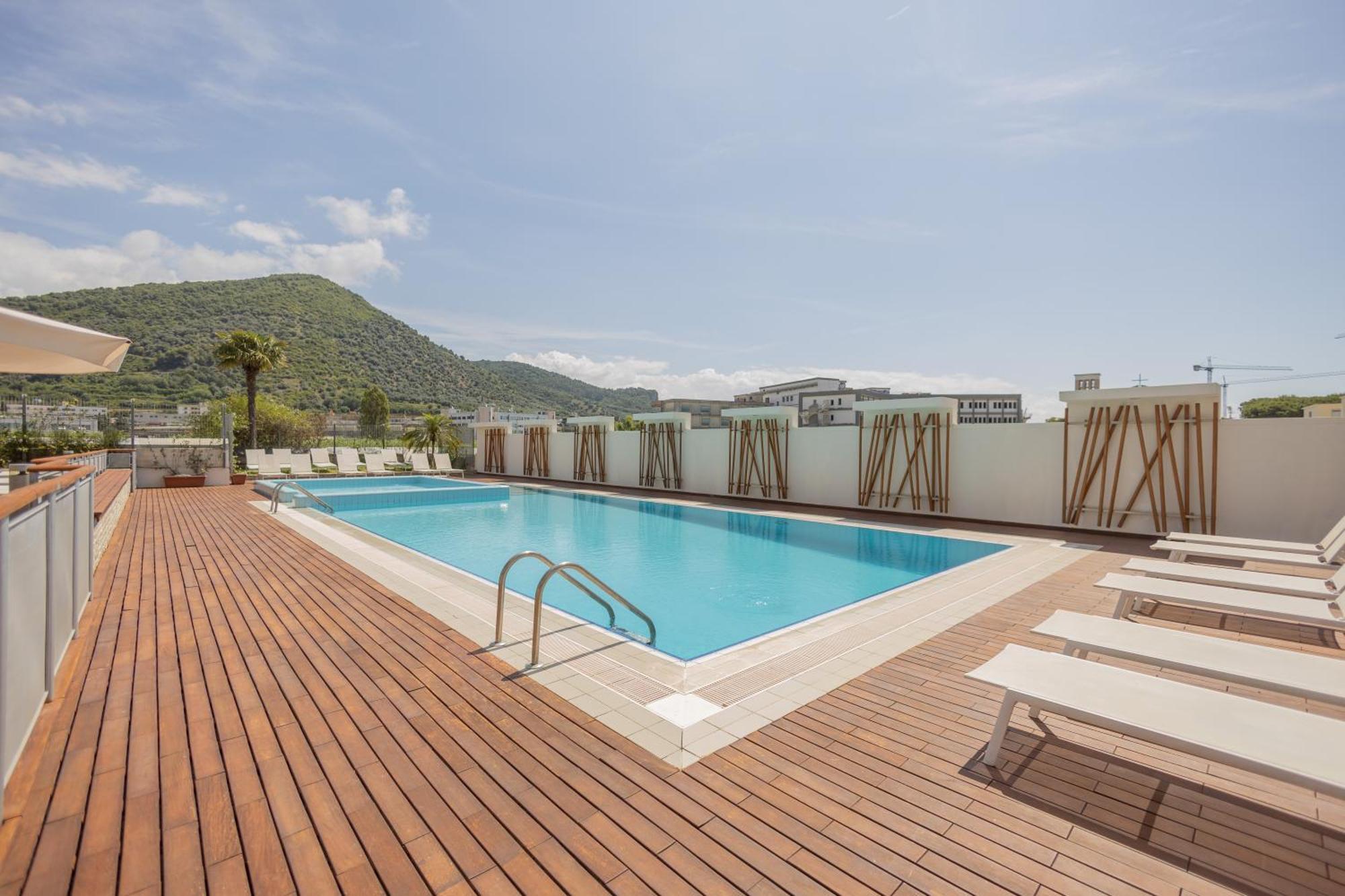 Novotel Salerno Est Arechi Bagian luar foto