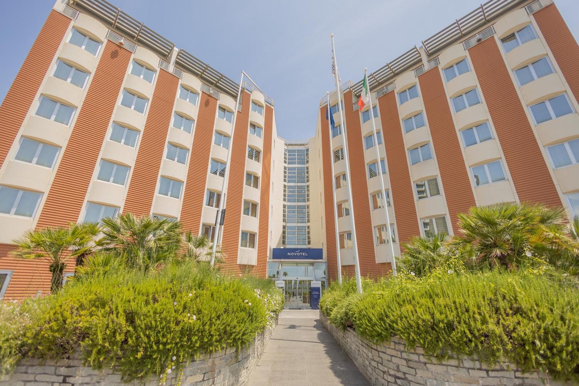 Novotel Salerno Est Arechi Bagian luar foto